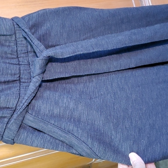 SPLENDID, charcoal gray jump suit. So fun, big pockets size small. Comfo… - Picture 3 of 12